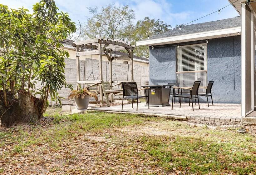 14 Mi To Dwtn Tampa Bay: Brandon Home W/ Fire Pit!