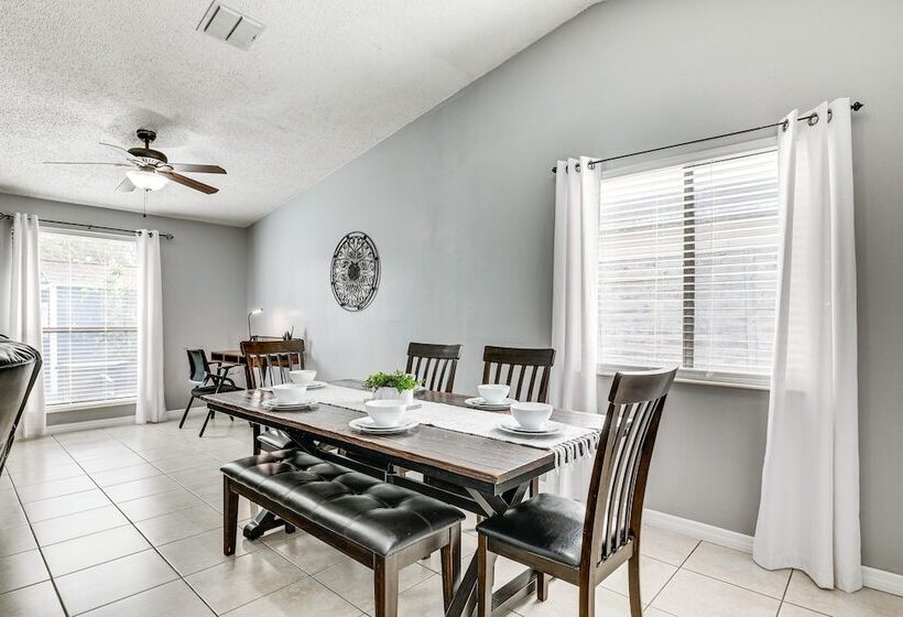 14 Mi To Dwtn Tampa Bay: Brandon Home W/ Fire Pit!