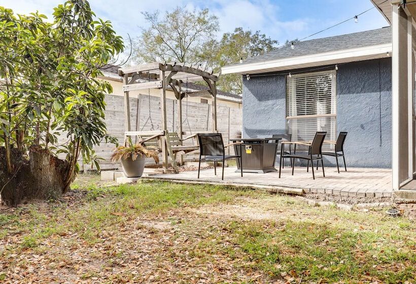 14 Mi To Dwtn Tampa Bay: Brandon Home W/ Fire Pit!
