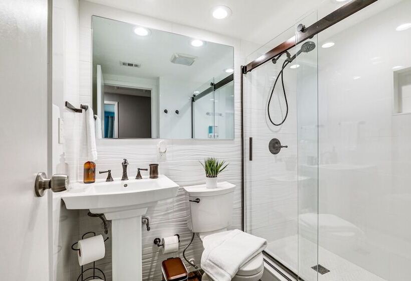 14 Mi To Dwtn Tampa Bay: Brandon Home W/ Fire Pit!