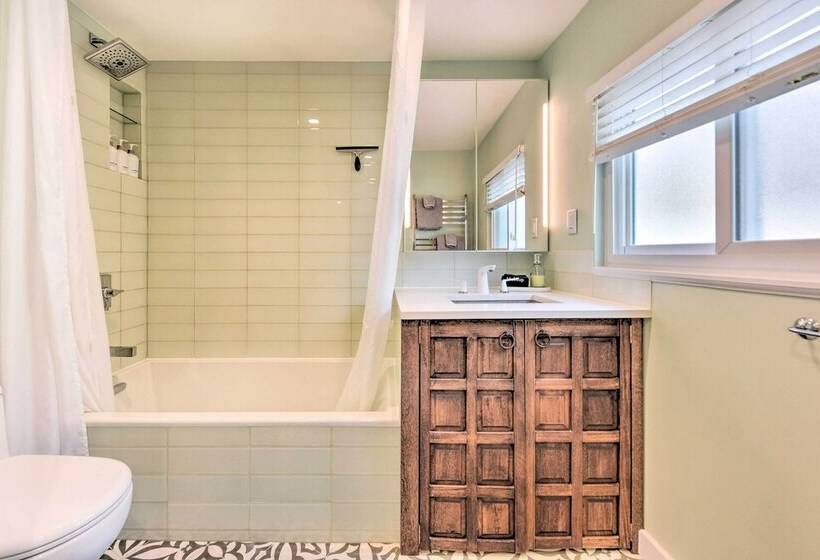 Modern Jacksonville Beach Retreat W/ Hot Tub!