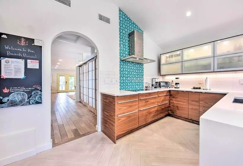 Modern Jacksonville Beach Retreat W/ Hot Tub!