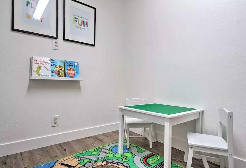 Deck, Games & Fire Pit: Modern Pine Cabin!