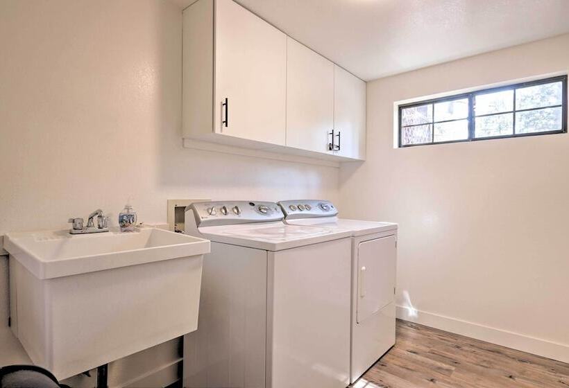 Deck, Games & Fire Pit: Modern Pine Cabin!