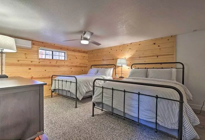 Deck, Games & Fire Pit: Modern Pine Cabin!