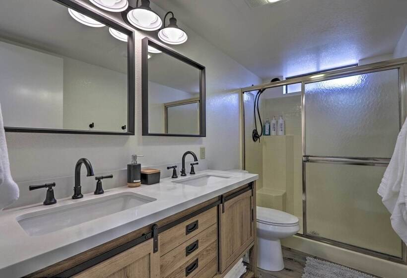 Deck, Games & Fire Pit: Modern Pine Cabin!