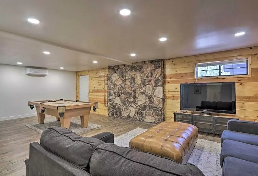 Deck, Games & Fire Pit: Modern Pine Cabin!