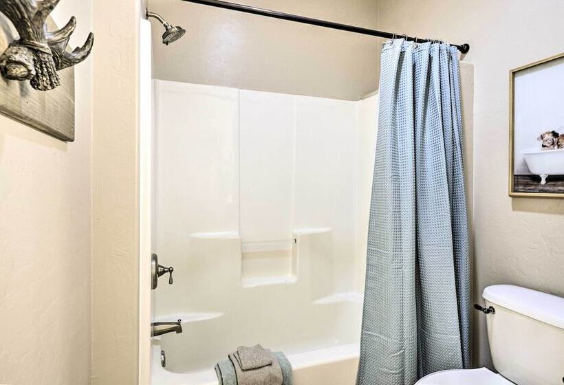 Modern Show Low Home W/ Bbq & Fire Pit!