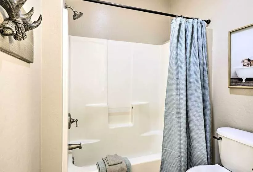 Modern Show Low Home W/ Bbq & Fire Pit!