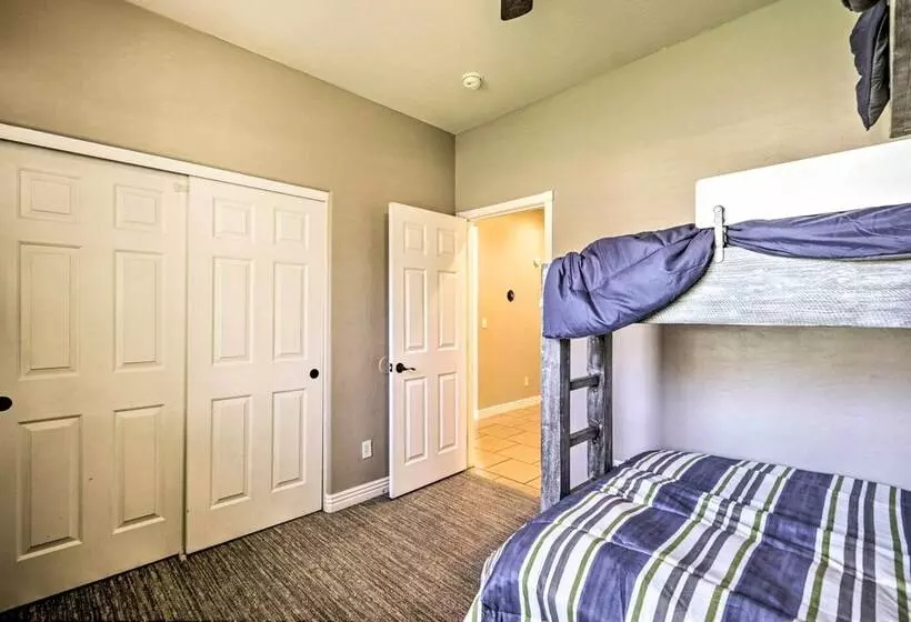 Modern Show Low Home W/ Bbq & Fire Pit!