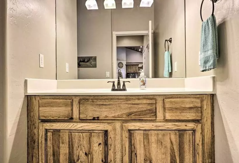 Modern Show Low Home W/ Bbq & Fire Pit!