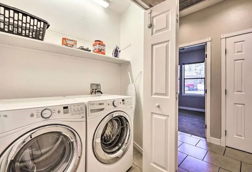 Modern Show Low Home W/ Bbq & Fire Pit!