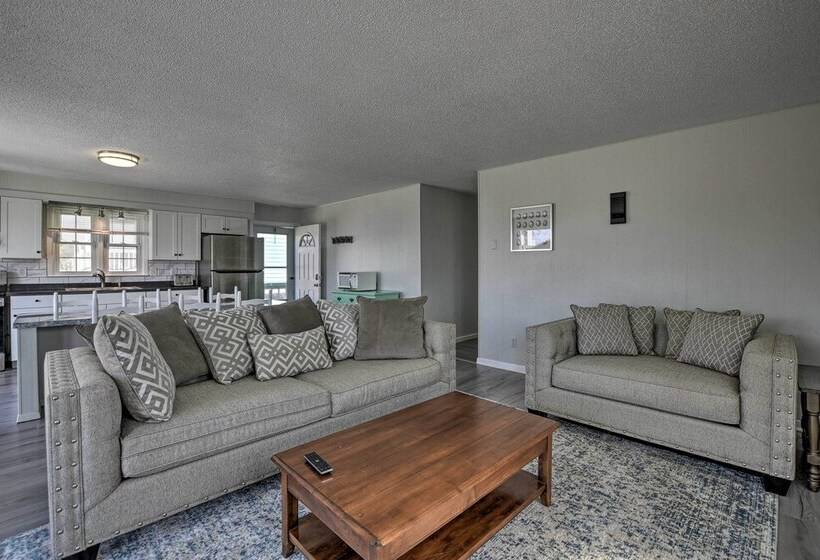 Oak Island Beach Abode W/ Deck: Walk To Shore!