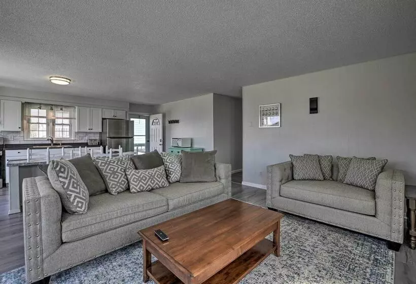 Oak Island Beach Abode W/ Deck: Walk To Shore!