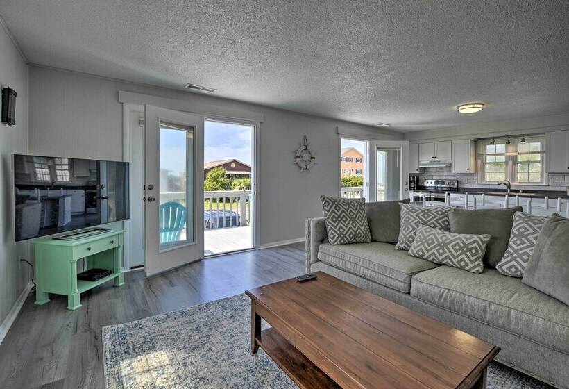 Oak Island Beach Abode W/ Deck: Walk To Shore!