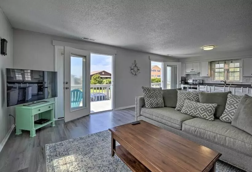 Oak Island Beach Abode W/ Deck: Walk To Shore!