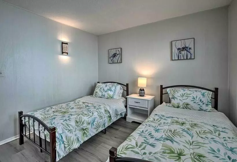 Oak Island Beach Abode W/ Deck: Walk To Shore!