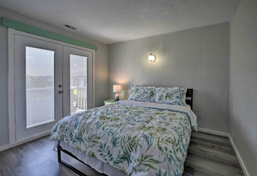 Oak Island Beach Abode W/ Deck: Walk To Shore!