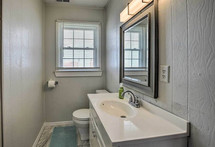 Oak Island Beach Abode W/ Deck: Walk To Shore!