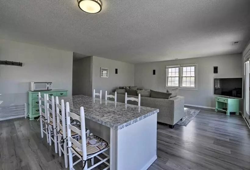 Oak Island Beach Abode W/ Deck: Walk To Shore!