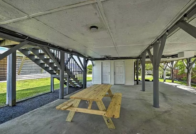 Oak Island Beach Abode W/ Deck: Walk To Shore!