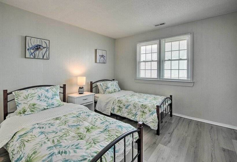 Oak Island Beach Abode W/ Deck: Walk To Shore!