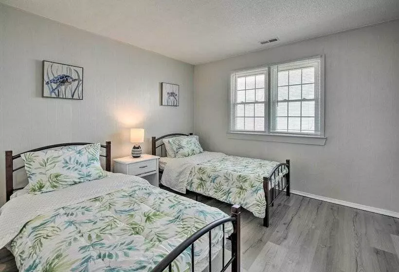 Oak Island Beach Abode W/ Deck: Walk To Shore!