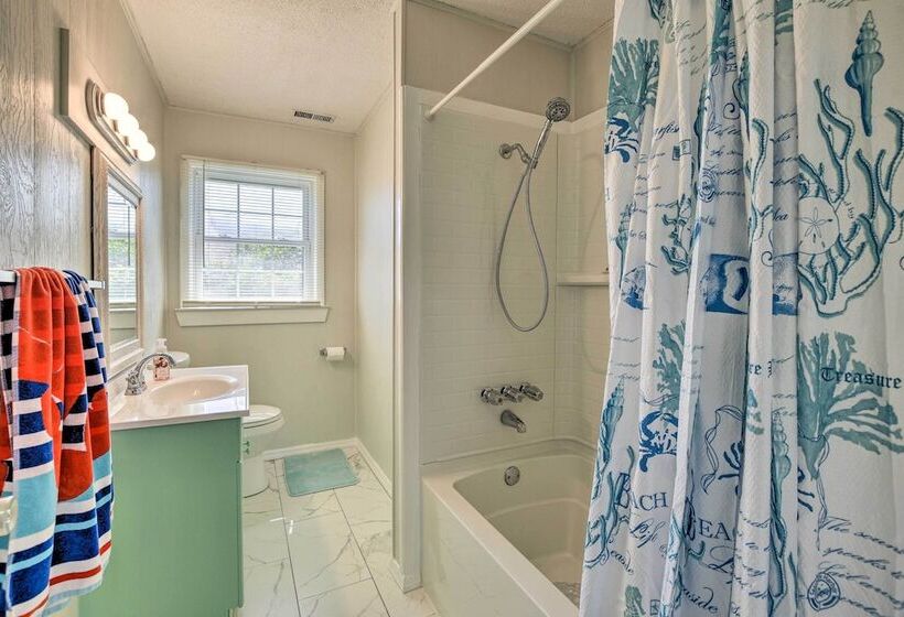 Oak Island Beach Abode W/ Deck: Walk To Shore!