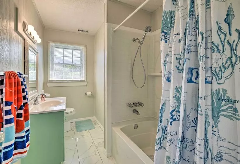 Oak Island Beach Abode W/ Deck: Walk To Shore!