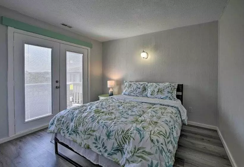 Oak Island Beach Abode W/ Deck: Walk To Shore!