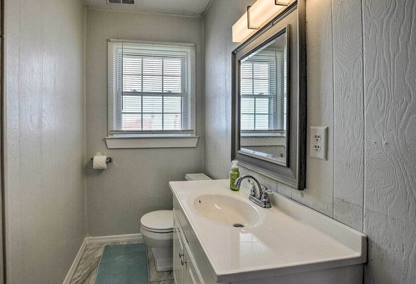 Oak Island Beach Abode W/ Deck: Walk To Shore!