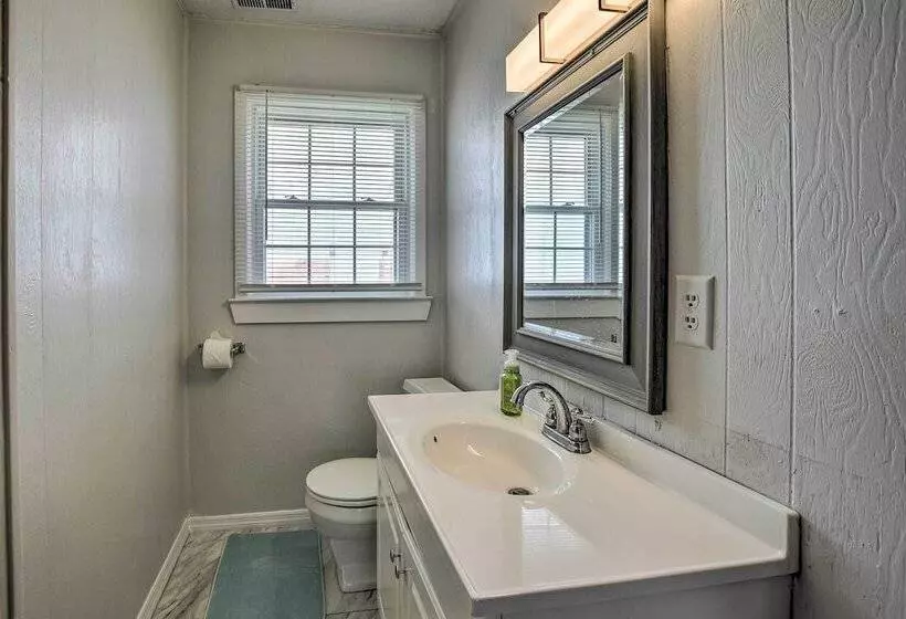 Oak Island Beach Abode W/ Deck: Walk To Shore!