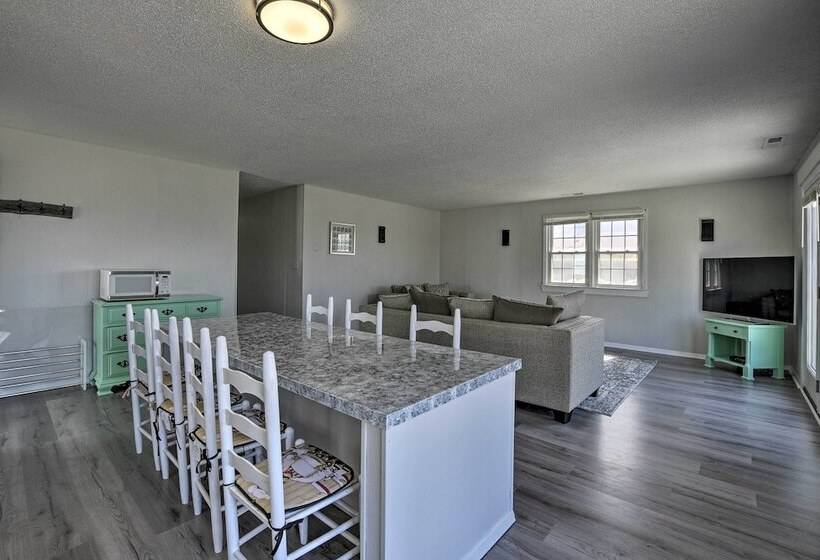 Oak Island Beach Abode W/ Deck: Walk To Shore!