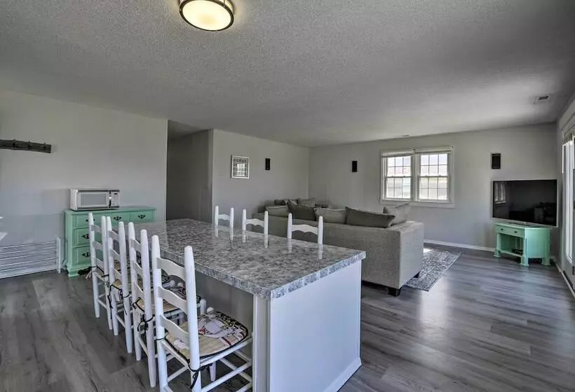 Oak Island Beach Abode W/ Deck: Walk To Shore!