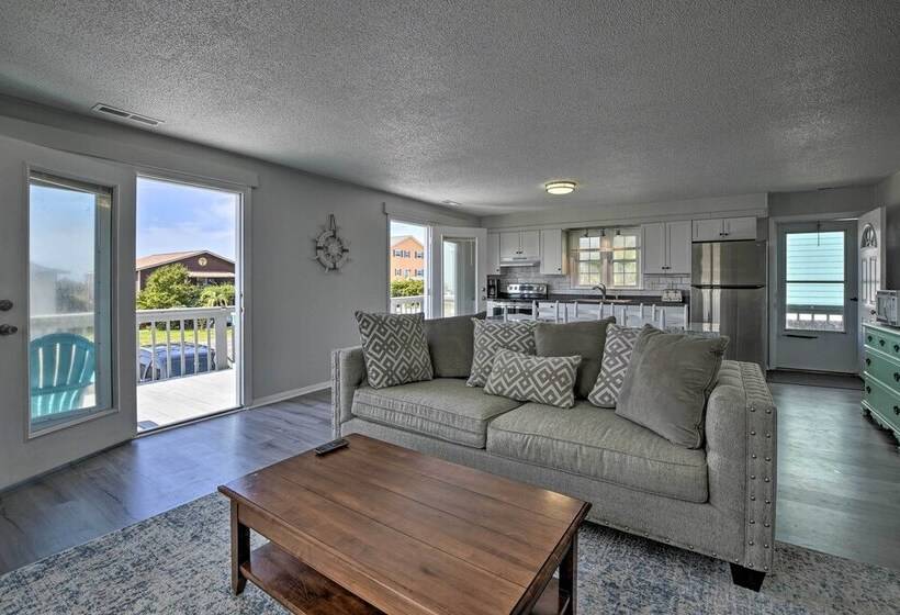 Oak Island Beach Abode W/ Deck: Walk To Shore!