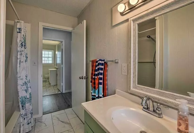 Oak Island Beach Abode W/ Deck: Walk To Shore!