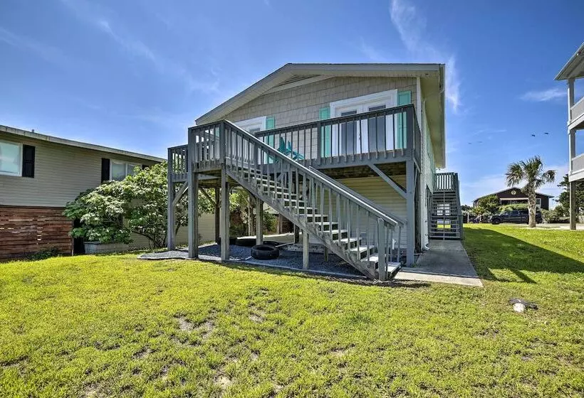 Oak Island Beach Abode W/ Deck: Walk To Shore!