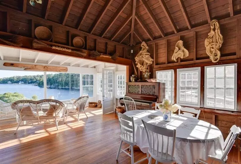 Oceanfront Cottage W/ Deck 2 Mi To Boothbay Harbor