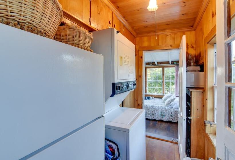 Oceanfront Cottage W/ Deck 2 Mi To Boothbay Harbor