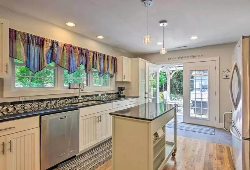 Blue Ridge Mountains Cottage W/ Pergola & Fire Pit