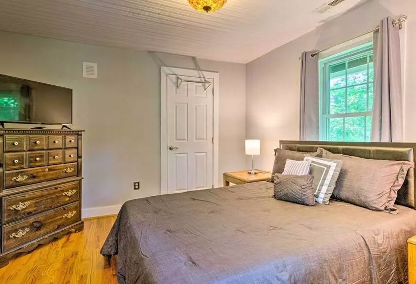 Blue Ridge Mountains Cottage W/ Pergola & Fire Pit