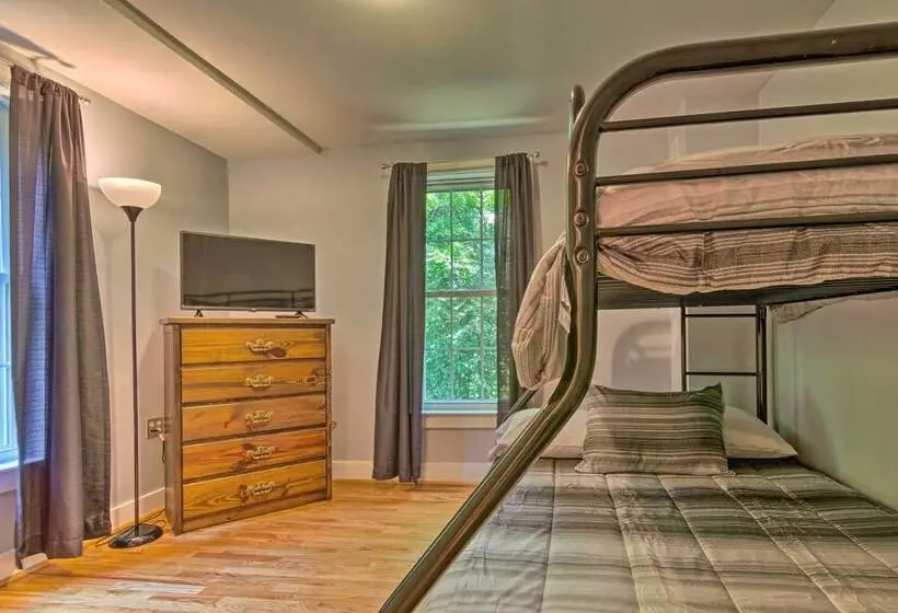 Blue Ridge Mountains Cottage W/ Pergola & Fire Pit