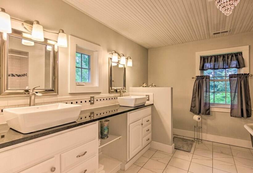 Blue Ridge Mountains Cottage W/ Pergola & Fire Pit