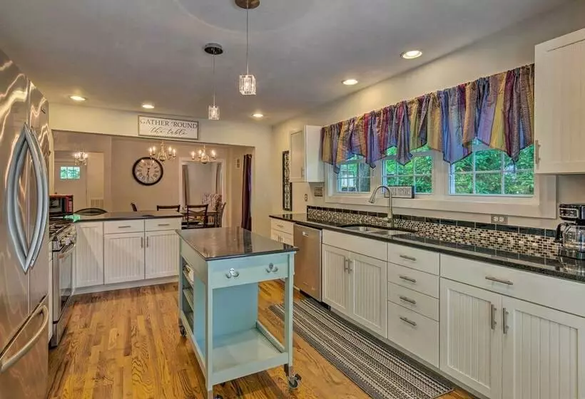 Blue Ridge Mountains Cottage W/ Pergola & Fire Pit