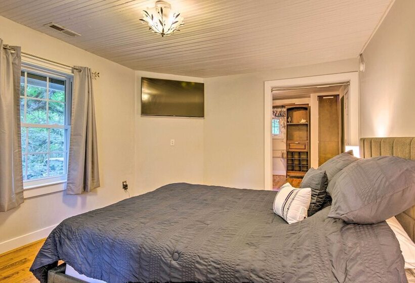 Blue Ridge Mountains Cottage W/ Pergola & Fire Pit