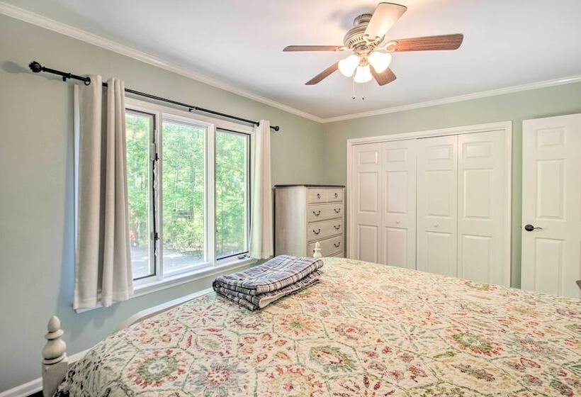 Peaceful New Market Cabin W/ Deck & Fire Pit!