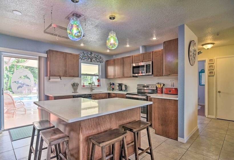 Seminole Retreat W/ Pool ~ 6 Mi To Beaches