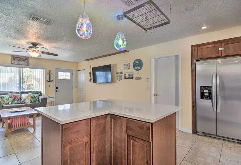 Seminole Retreat W/ Pool ~ 6 Mi To Beaches