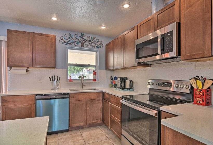 Seminole Retreat W/ Pool ~ 6 Mi To Beaches