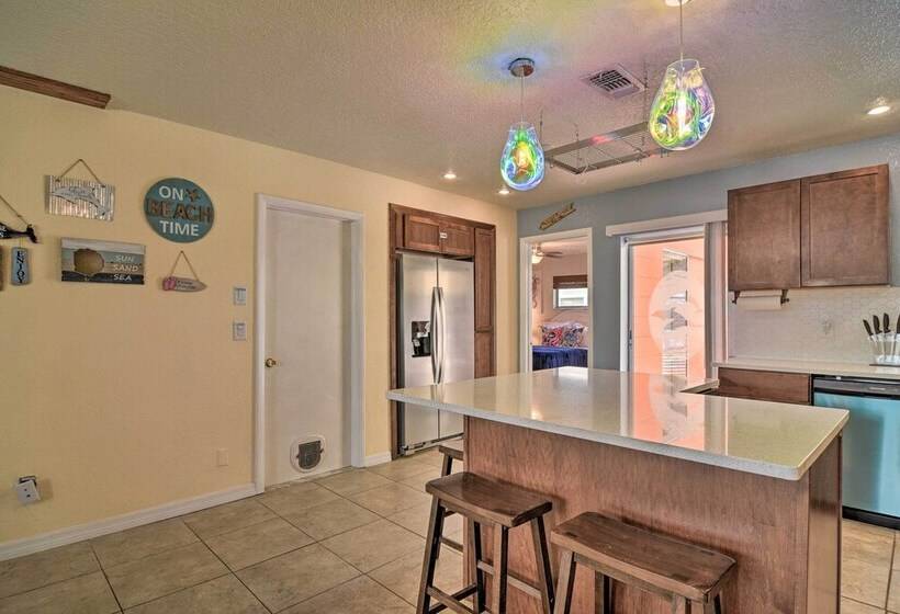 Seminole Retreat W/ Pool ~ 6 Mi To Beaches